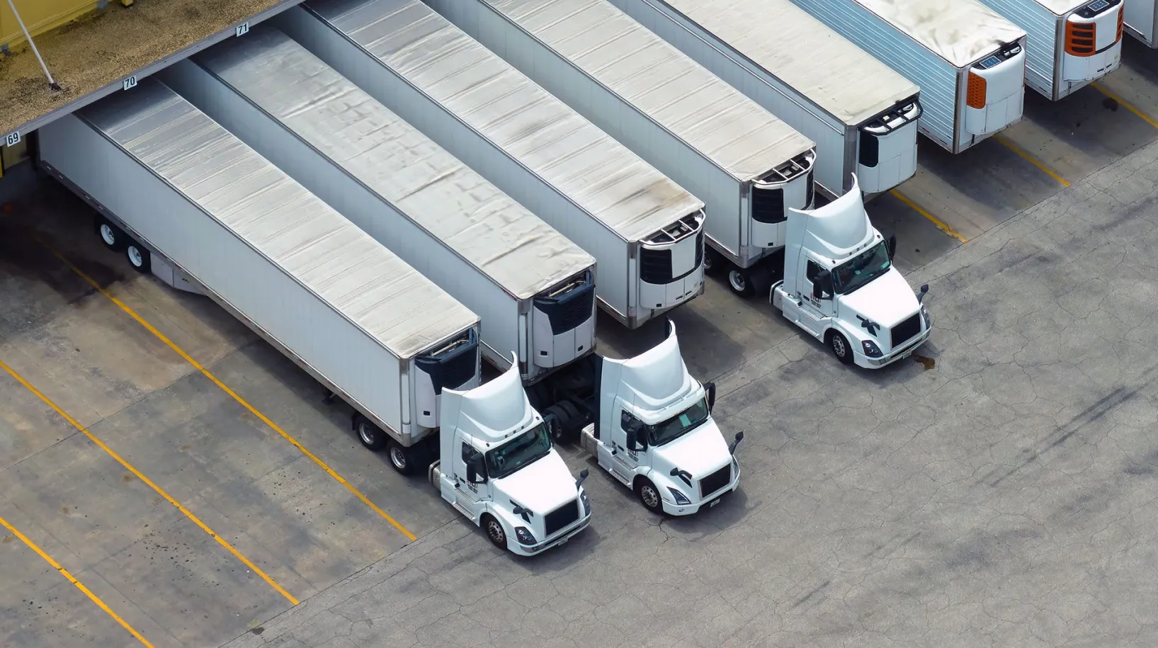 Flatbed Vs Dry Van Vs Reefer Shipping